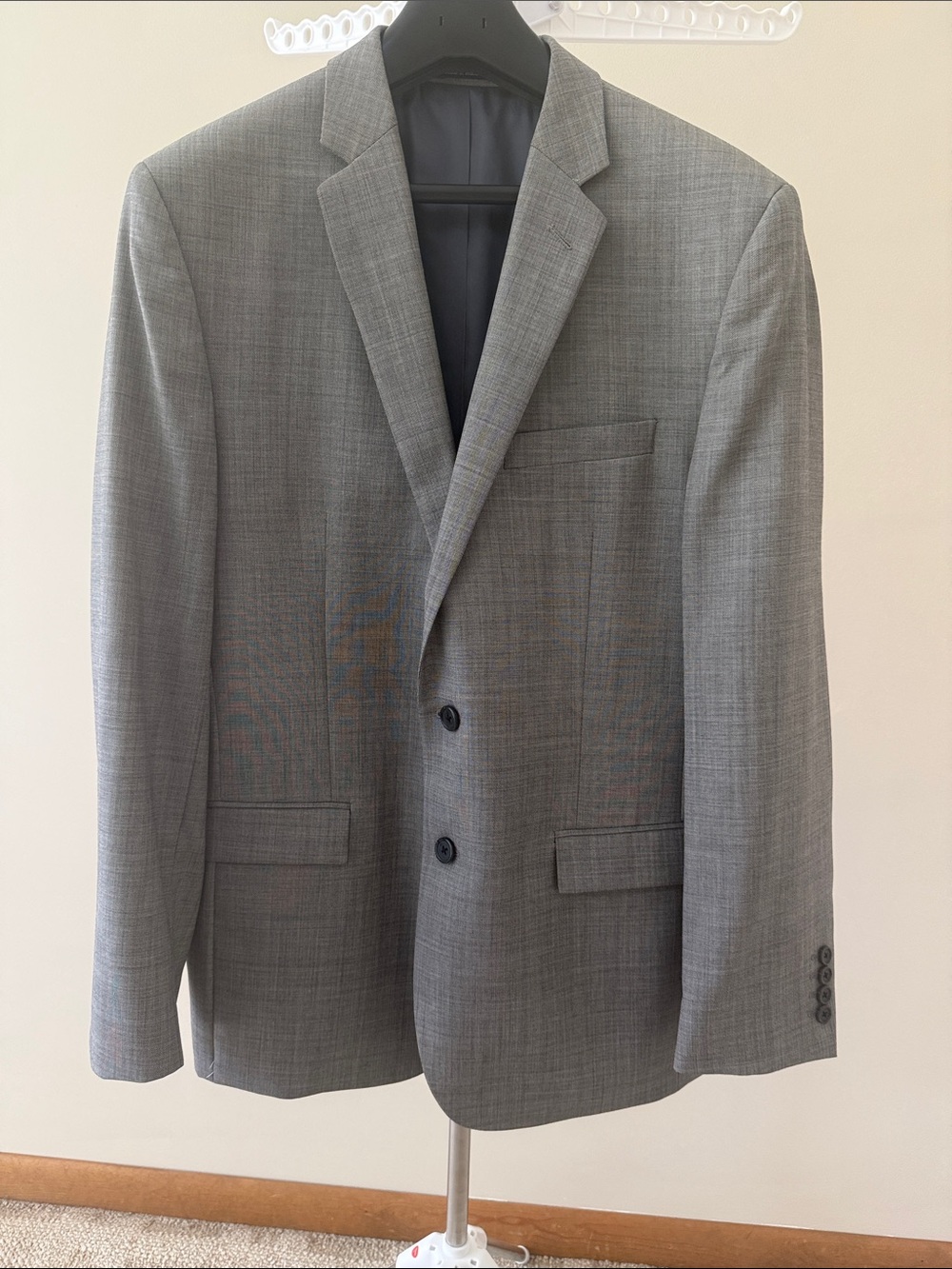 Egara Light Gray Men's Two-Button Suit Jacket size 44R and pants size 36 waist